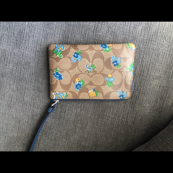 Authentic Coach wristlet - Picture 2 of 3